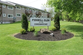 Building Photo - 8 Fishkill Glen Dr