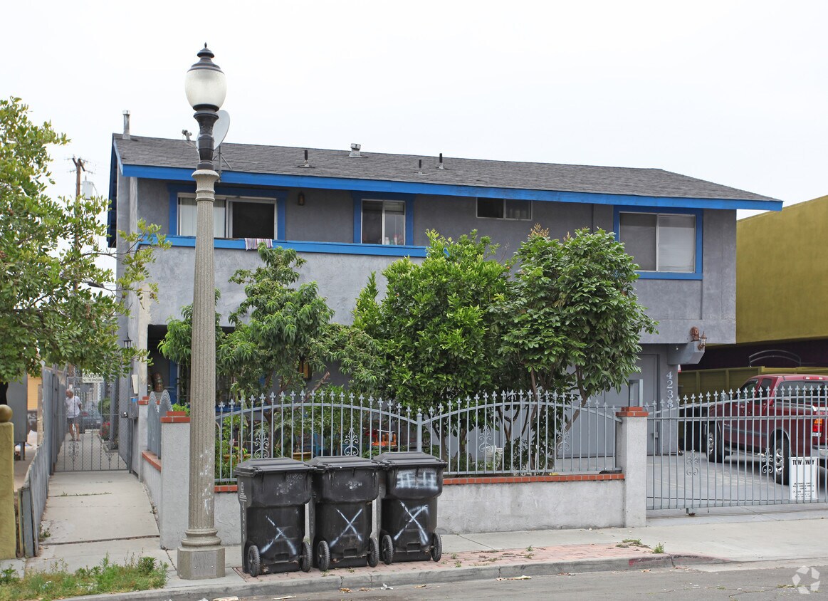 Building Photo - 4238 Van Dyke Ave