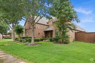 Building Photo - 400 Dakota Dr