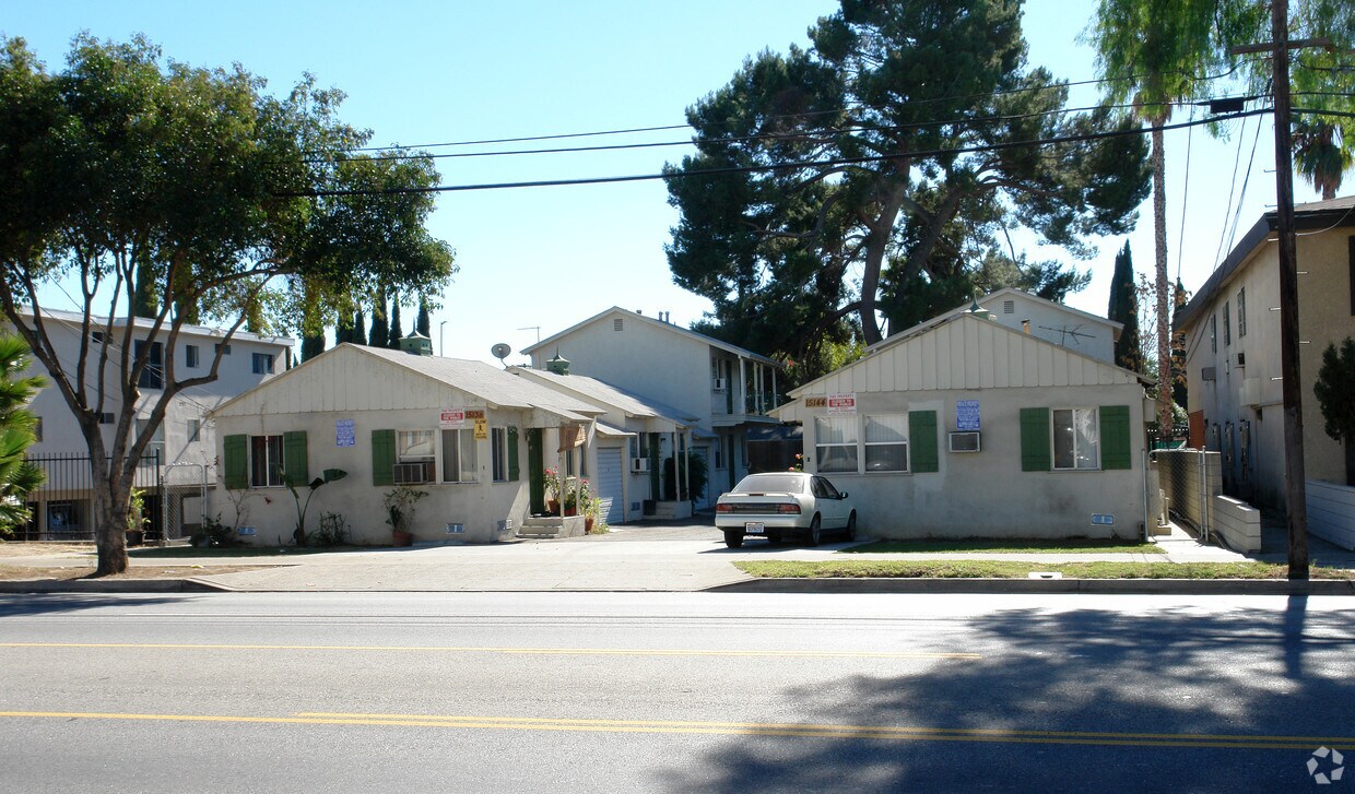 Foto del edificio - 15138-15144 Victory Blvd