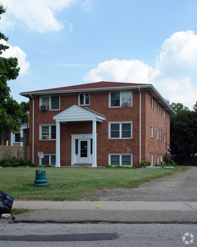 Primary Photo - 914 N Main St