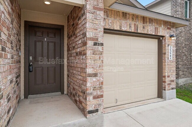 Foto del edificio - 3322 Stoney Knoll