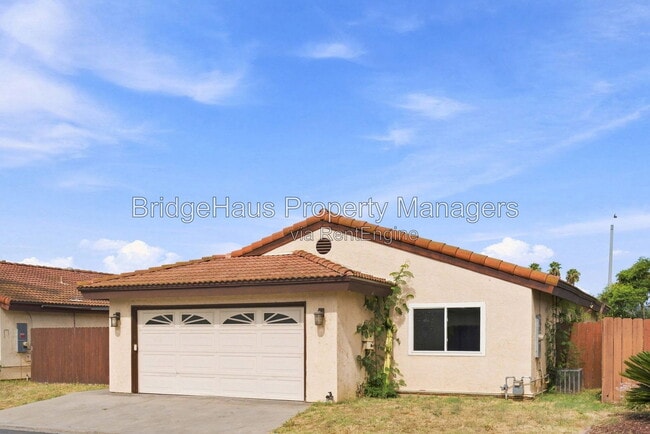 Building Photo - 2740 Diaz Glen