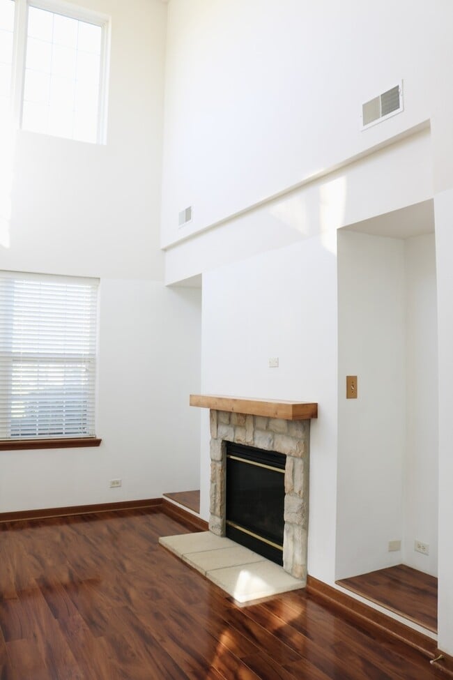 Foto del edificio - 2598 Hillsboro Blvd