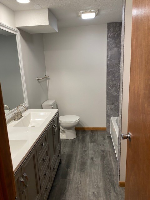 Double sink - 6511 Cedar St