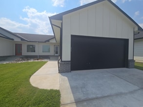 Building Photo - 5121 S Chase Ave