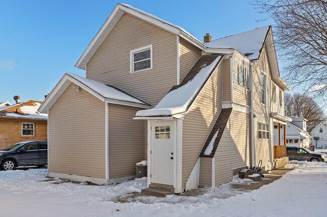Building Photo - 237-2 Ives Ave SW