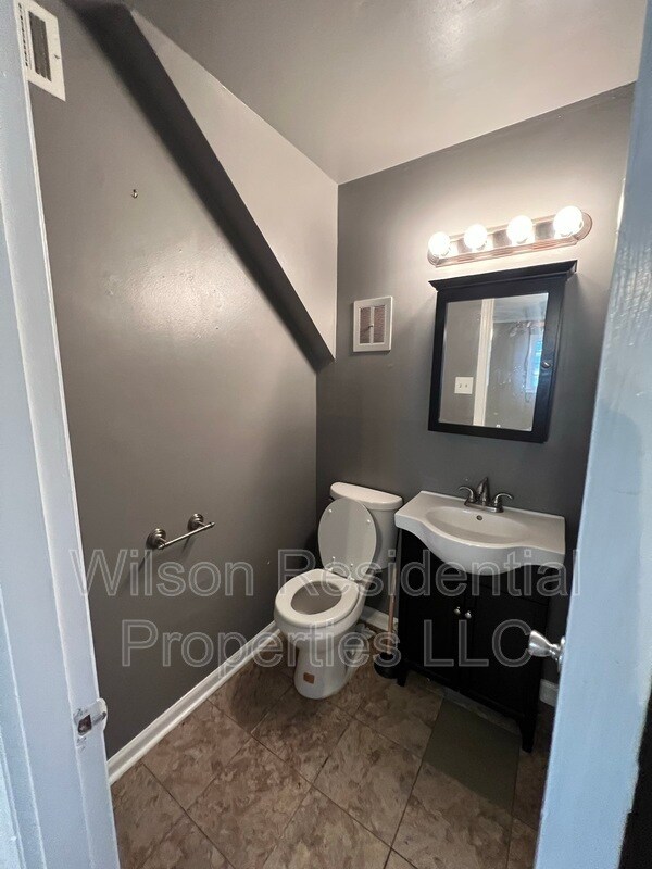 Building Photo - 1803 Heilwood Dr