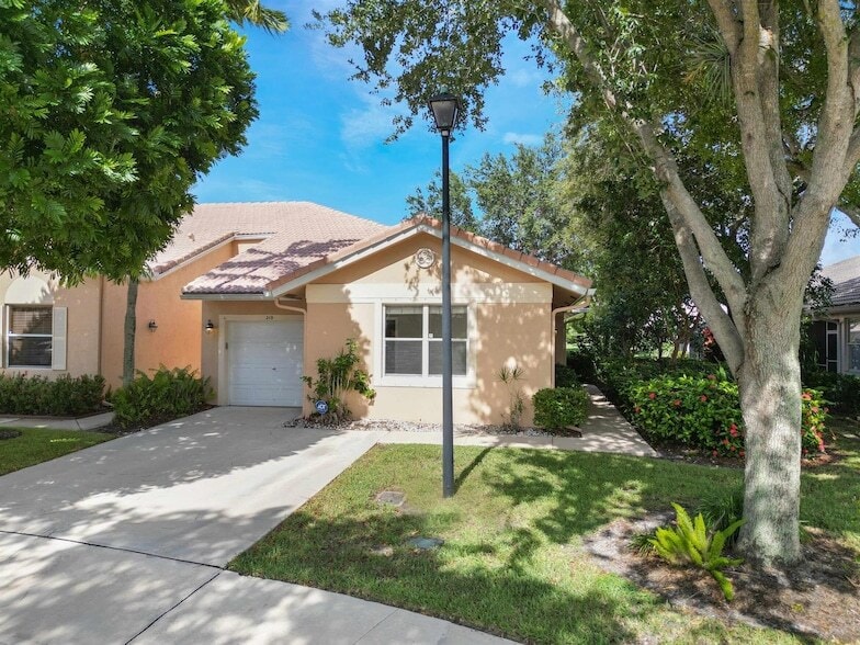 Photo - 219 Coral Trace Ln