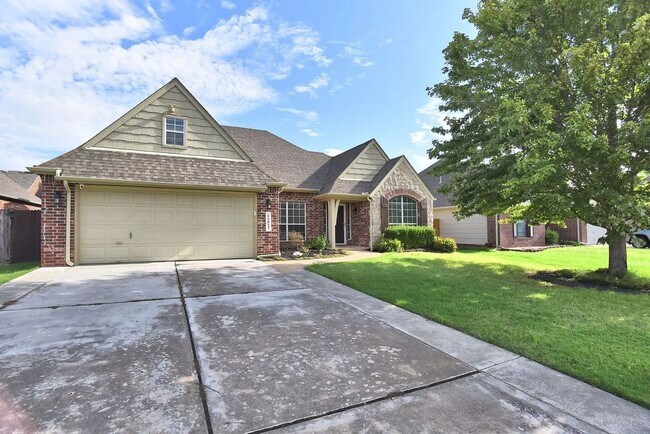Building Photo - Beautiful 4 Bed 2.5 Bath Property in South Tulsa