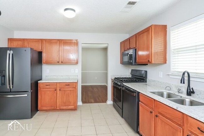 Building Photo - 3012 Summer Breeze Dr