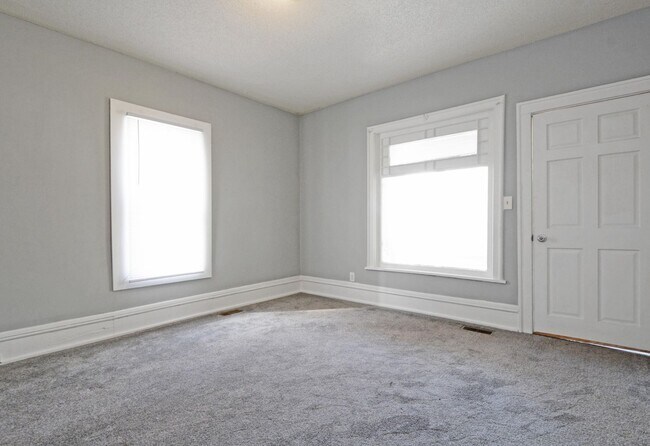 Foto del edificio - 3-Bed 1-Bath Lower Level Unit in Minneapolis - Available Now!