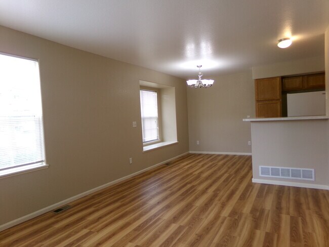 Foto del edificio - 844 Apex Dr