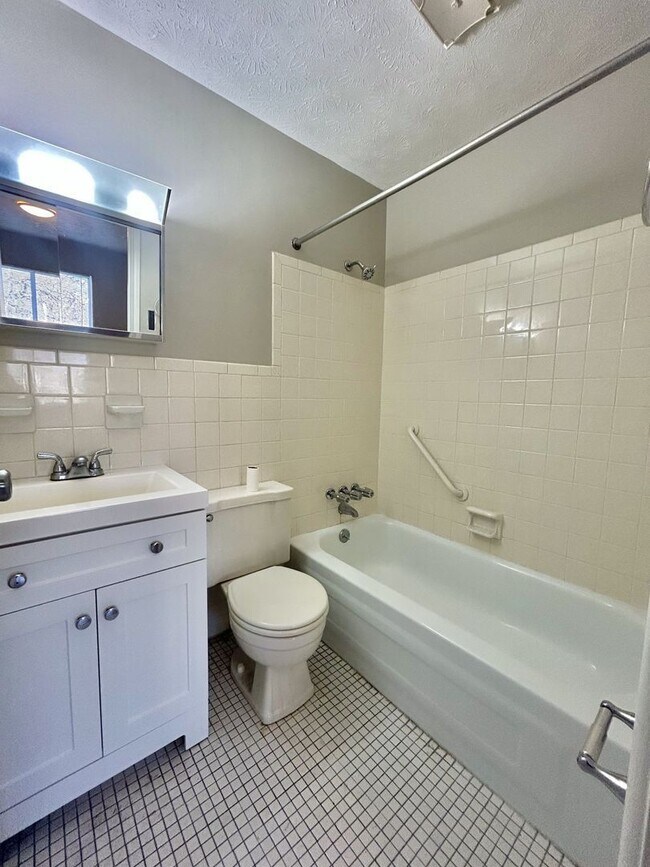 Foto del edificio - 4126 W 8th St