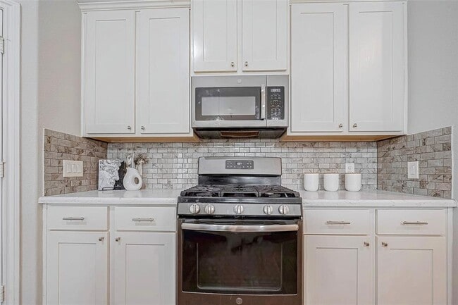 Building Photo - 31118 Gulf Cypress Ln