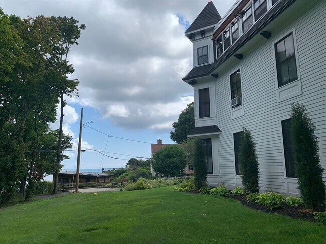 Foto del edificio - 49 Cloutmans Ln