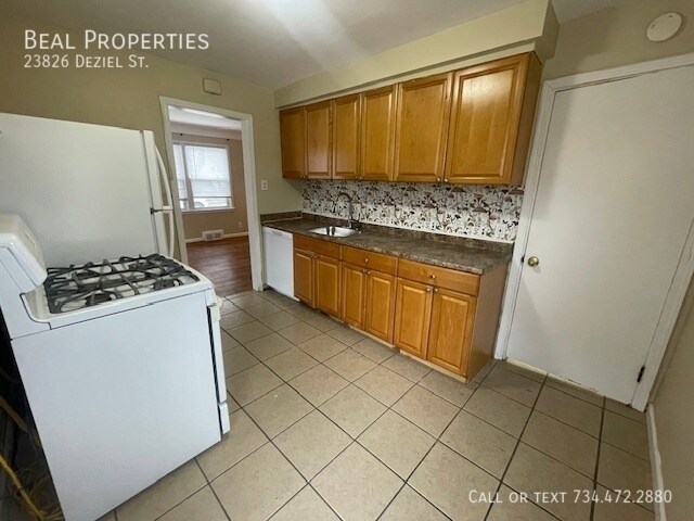 Building Photo - 23826 Deziel St
