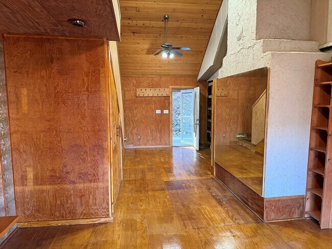 Foto del edificio - 523 Sundown Dr