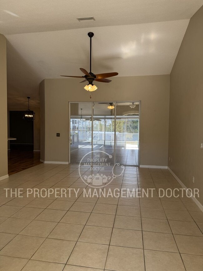 Foto del edificio - Stunning 4-Bedroom Pool Home with 3-Car Garage in North Port!