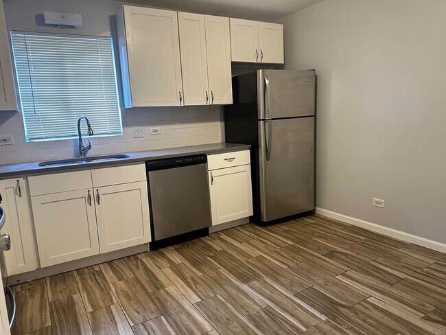 Foto del edificio - 6020 Lake Bluff Dr