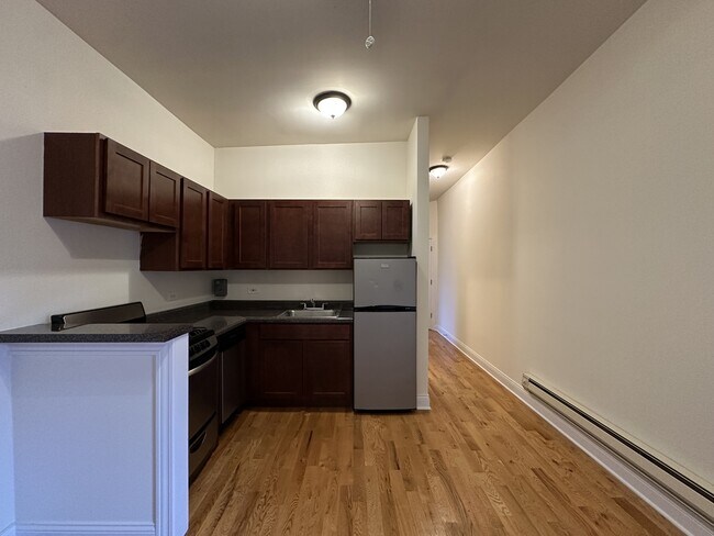 Foto del edificio - 824 W Cornelia Ave