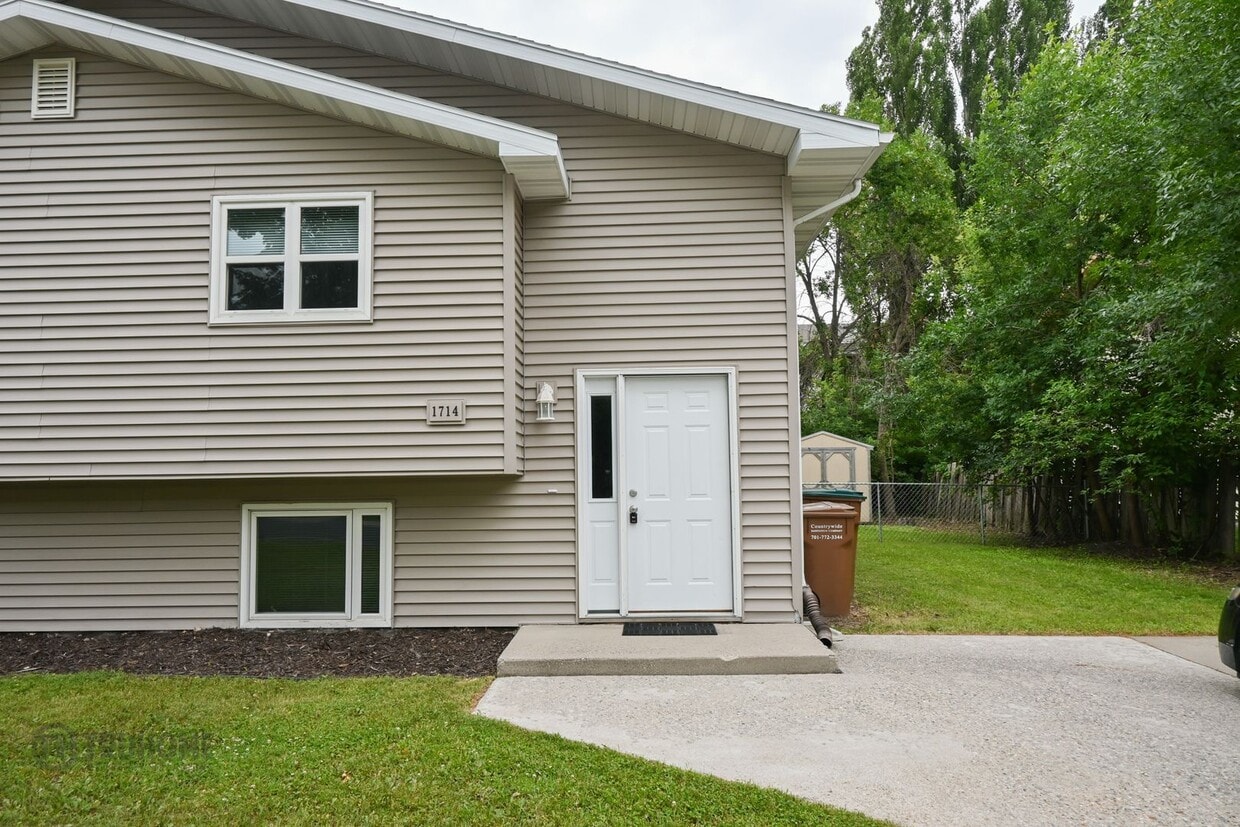 Primary Photo - 1714 Duplex