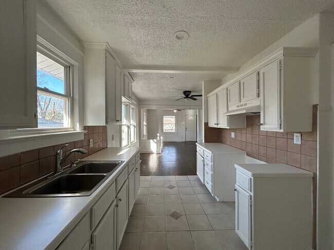 Foto del edificio - 203 S Hardy Ave