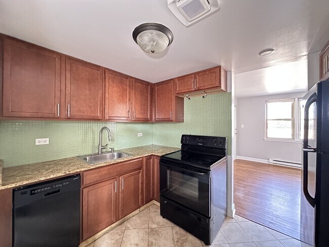 Foto del edificio - 7632.5 N Milwaukee Ave