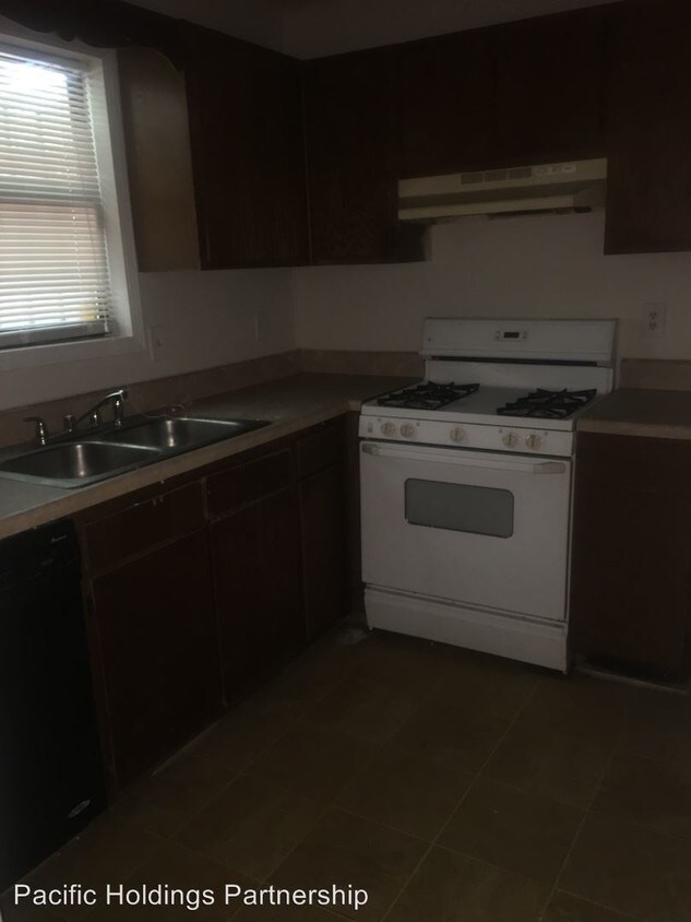 Building Photo - 935 Silverwood Dr