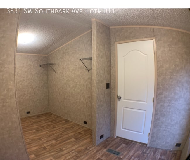 Building Photo - 3831 SW South Park Ave