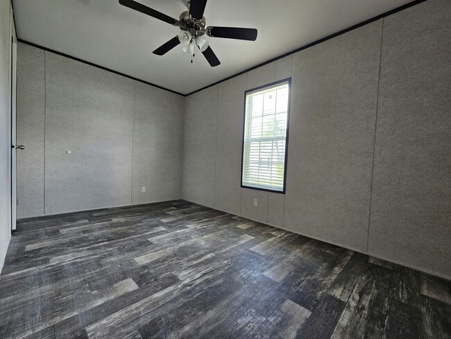 Building Photo - 1030 Myakka Dr