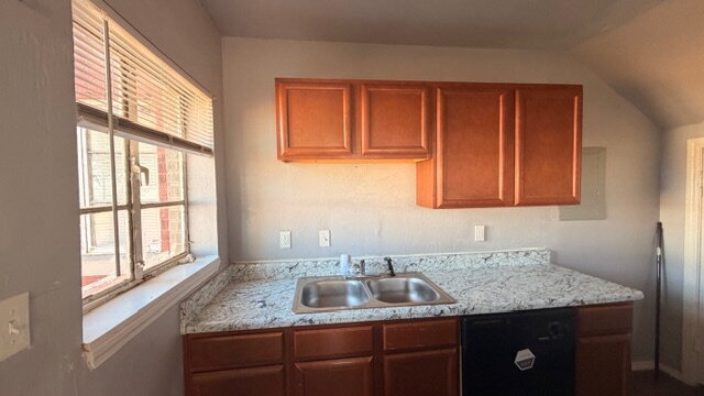 Foto del edificio - 2-Bedroom Townhome with Wood Floors