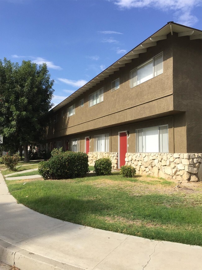 Building Photo - 3922 Christmas Tree Ln