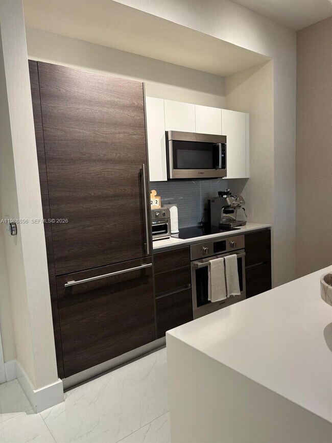 Foto del edificio - 301 Altara Ave