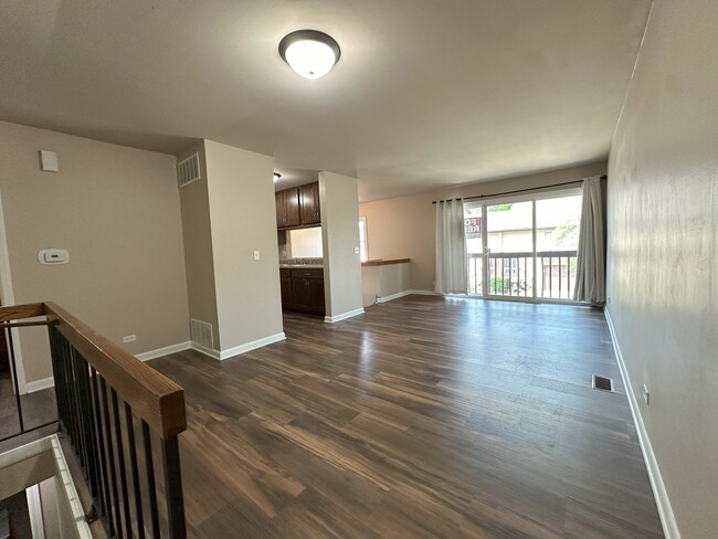 Building Photo - 276 Sioux Dr