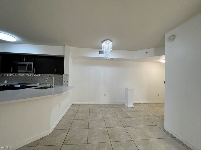 Foto del edificio - 3 br, 2 bath House - 17602 NW 25th Ave Apt...