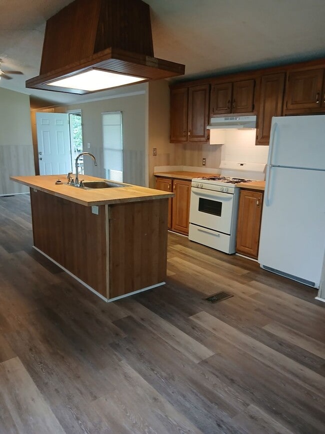 Building Photo - In the KEYS ... Open Floor plan 3 bedroom ...