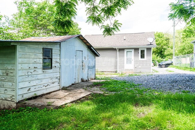 Building Photo - 1013 Glider Ave