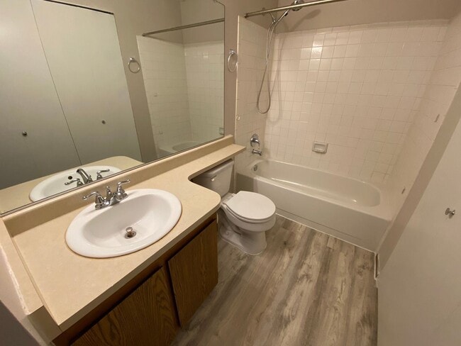 Building Photo - 1 br, 1 bath House - 3412 S Eagle St #203