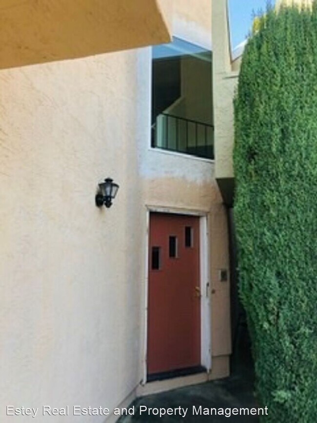 Building Photo - 2 br, 2 bath House - 300 Locust drive #4