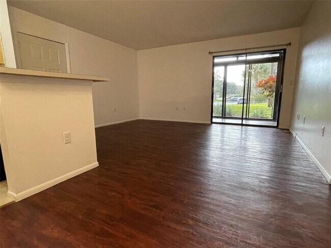 Foto del edificio - 3205 Fox Chase Cir