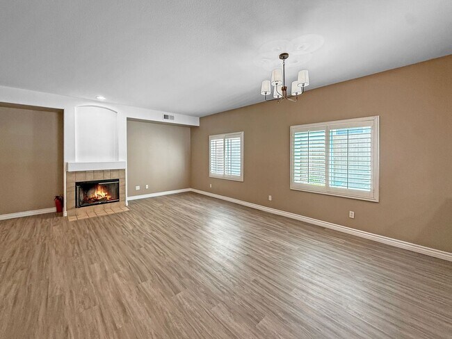 Building Photo - Beautifully Upgraded 3BR/2.5BA Townhome in...