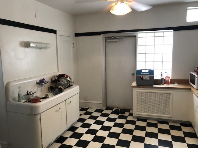 Foto del edificio - 1203 E Brady St