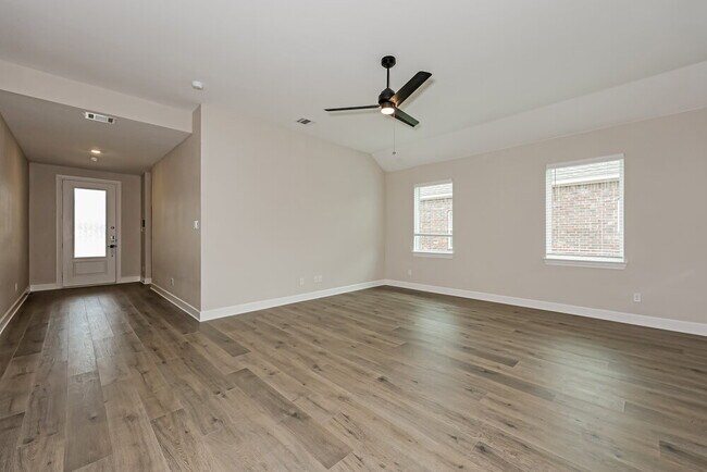 Foto del edificio - 312 Live Oak Ln