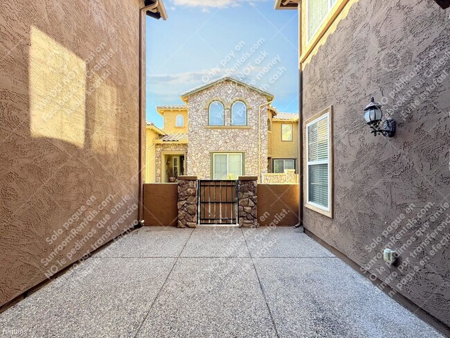 Building Photo - 3 br, 2.5 bath Duplex - 3885 E Melinda Dr