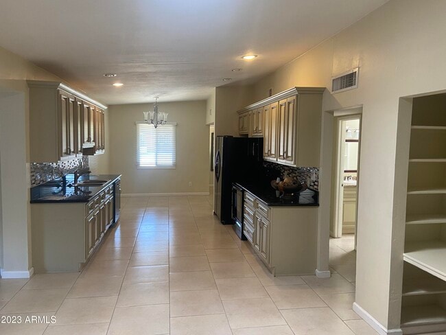 Building Photo - 3702 E Shaw Butte Dr