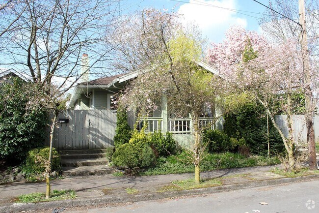 Building Photo - 1411 NE 37th Ave