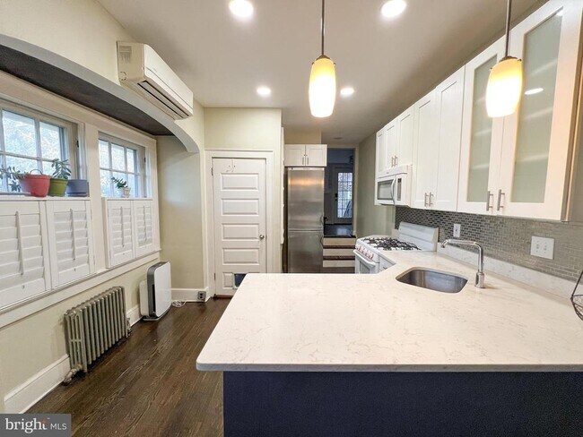 Foto del edificio - 7133 Sycamore Ave