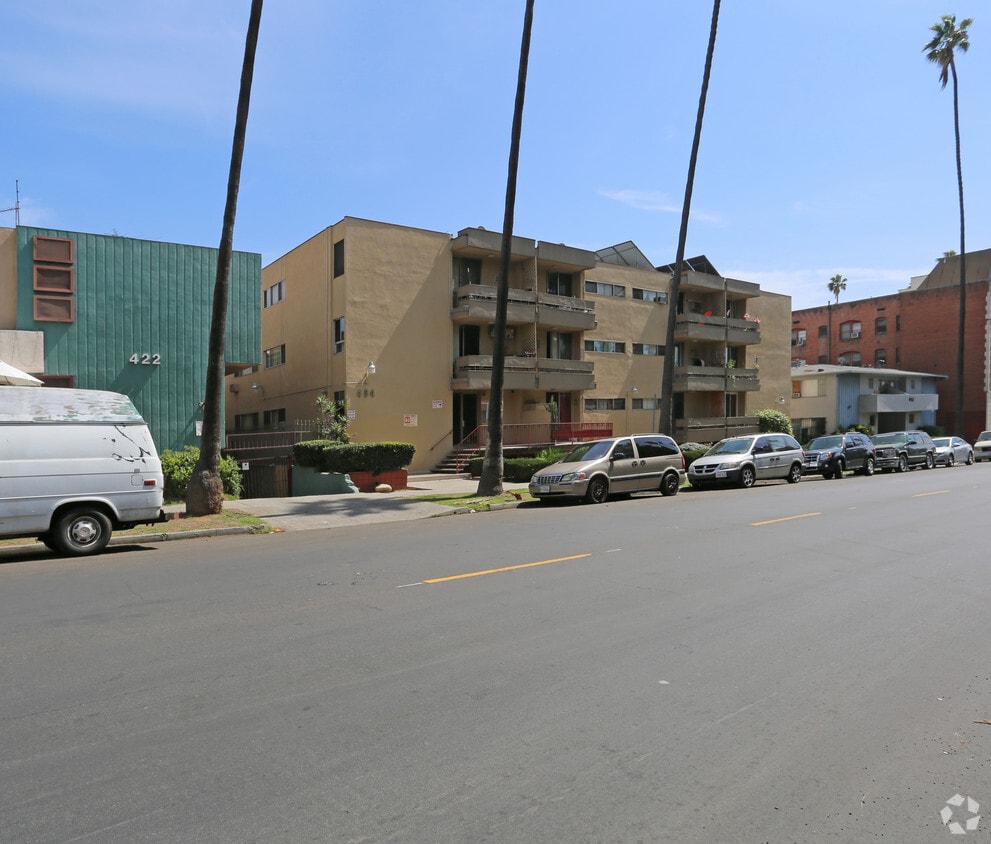 Building Photo - St Tropez Apartments
