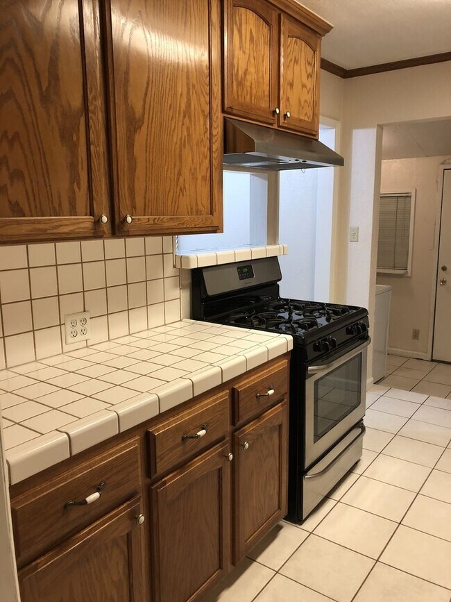 Building Photo - 3 br, 1 bath House - 752 E Garland